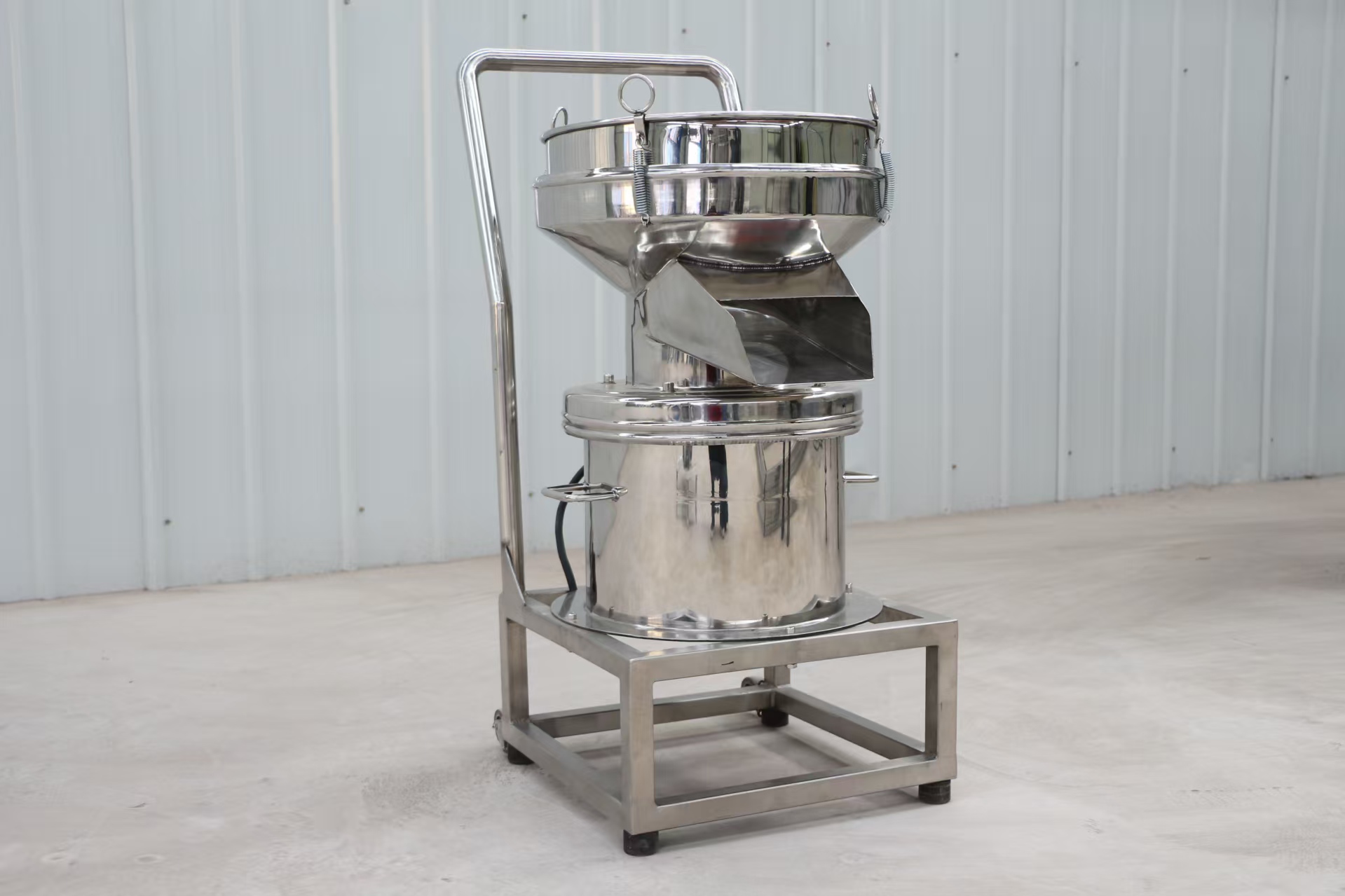 450 Vibrating Screen เครื่องร่อนคัดขนาด 450 มิลลิเมตร สำหรับงานคัดขนาดใช้พื้นที่เล็กแต่ได้การผลิตที่ไม่เล็กตาม - Image 3